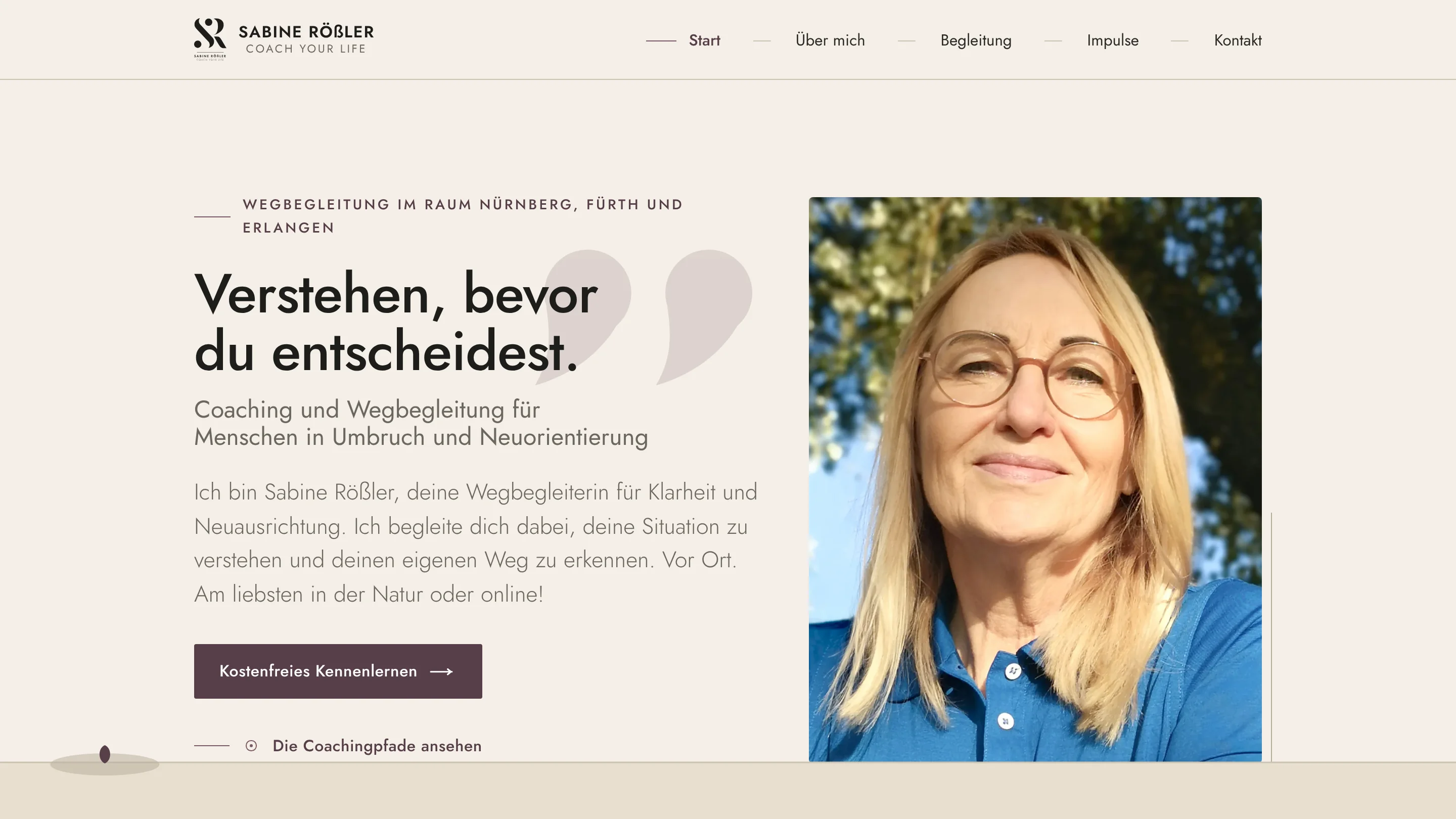 Sabine Rößler: Startseite von Coachyourlife am Rechner